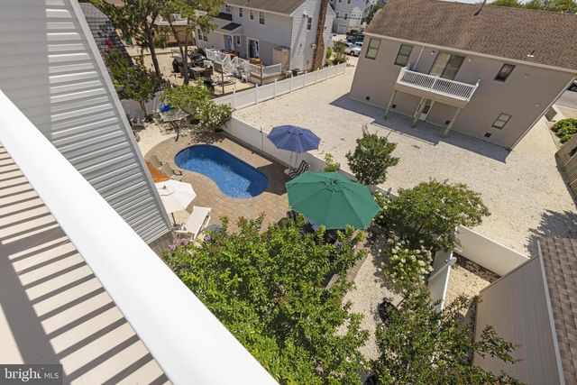 214 W 4TH ST, Ship Bottom, NJ 08008