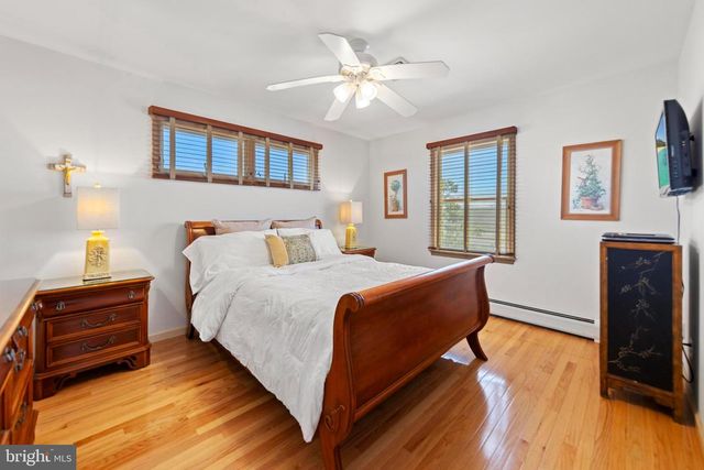 214 W 4TH ST, Ship Bottom, NJ 08008