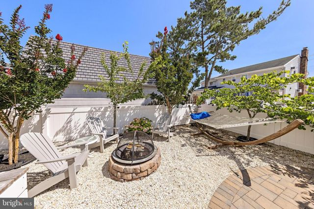 214 W 4TH ST, Ship Bottom, NJ 08008