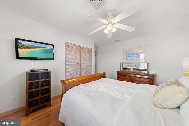 214 W 4TH ST, Ship Bottom, NJ 08008