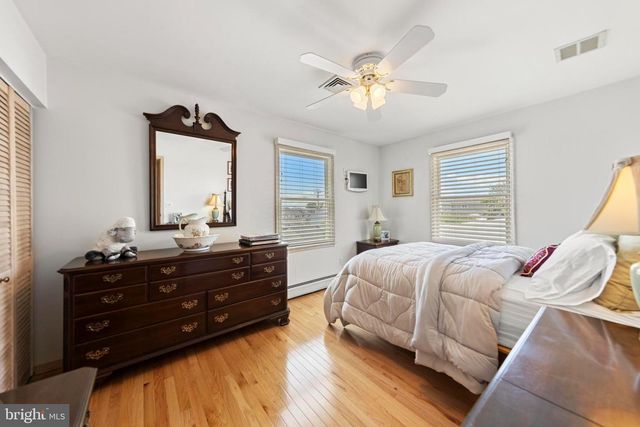 214 W 4TH ST, Ship Bottom, NJ 08008