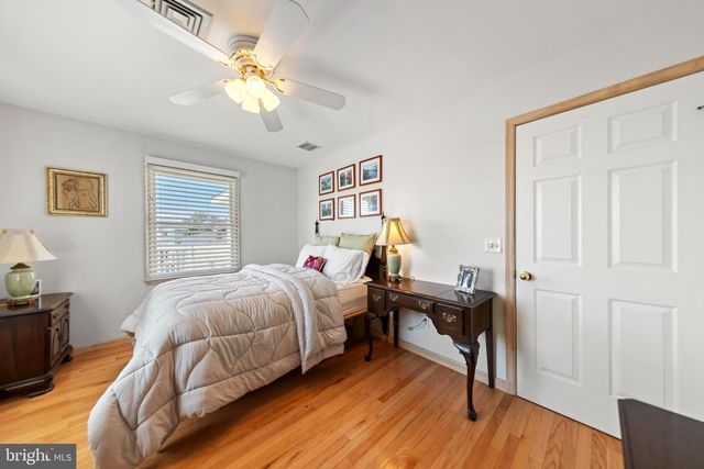 214 W 4TH ST, Ship Bottom, NJ 08008