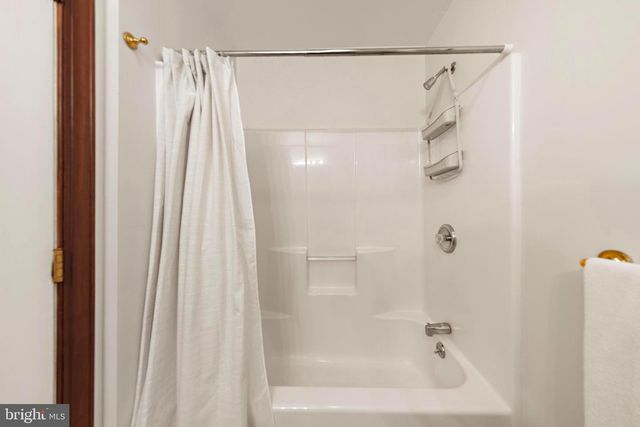 214 W 4TH ST, Ship Bottom, NJ 08008