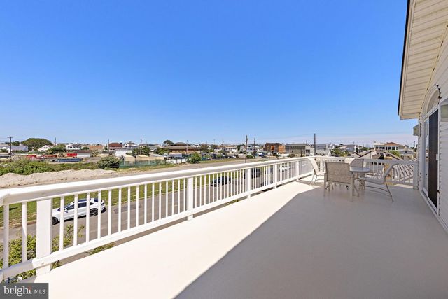 214 W 4TH ST, Ship Bottom, NJ 08008