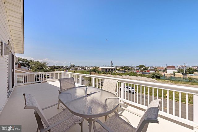 214 W 4TH ST, Ship Bottom, NJ 08008