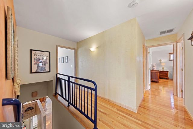 214 W 4TH ST, Ship Bottom, NJ 08008