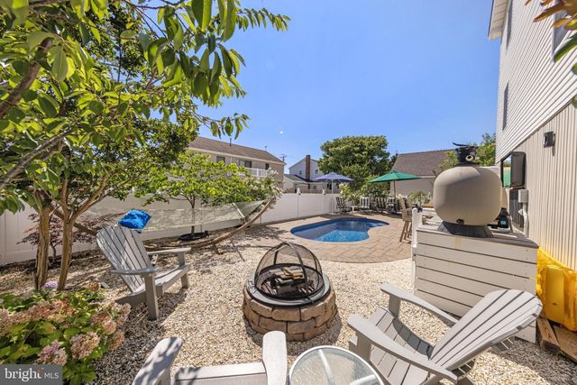 214 W 4TH ST, Ship Bottom, NJ 08008