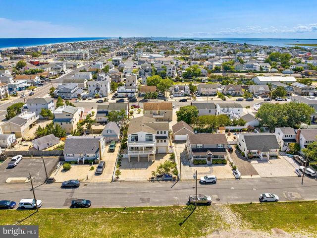 214 W 4TH ST, Ship Bottom, NJ 08008
