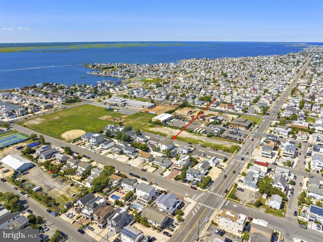 214 W 4TH ST, Ship Bottom, NJ 08008