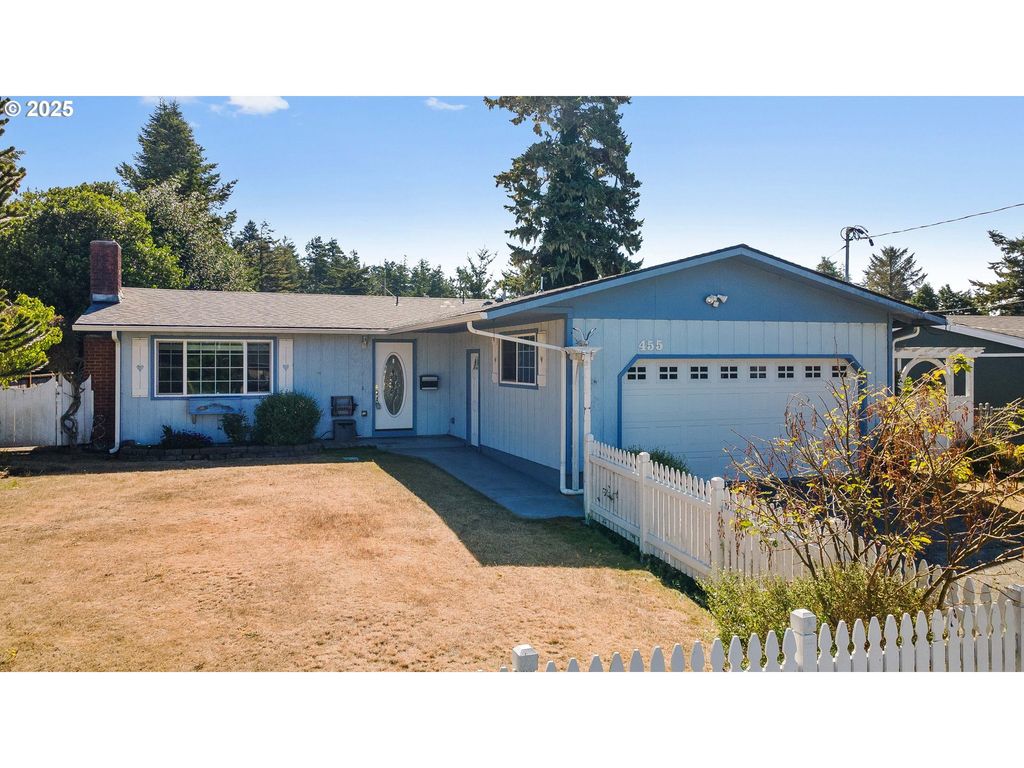 455 S WALL St, Coos Bay, OR 97420