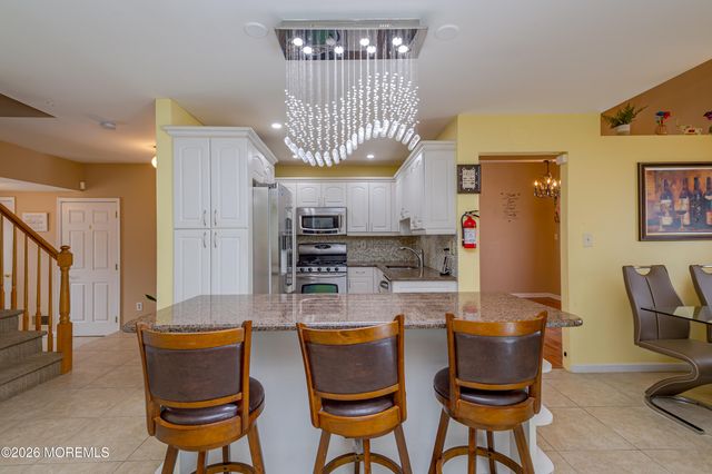 137 Kentucky Way, Freehold, NJ 07728