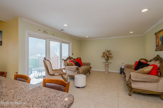 137 Kentucky Way, Freehold, NJ 07728