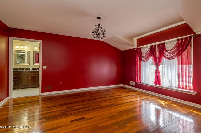 137 Kentucky Way, Freehold, NJ 07728