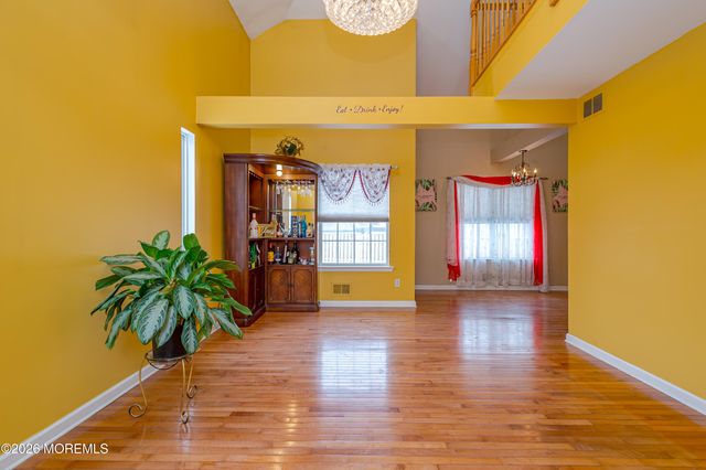 137 Kentucky Way, Freehold, NJ 07728