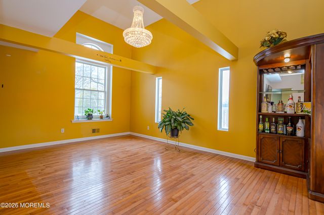 137 Kentucky Way, Freehold, NJ 07728