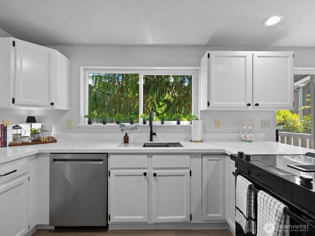 15931 2nd Place W, Lynnwood, WA 98087