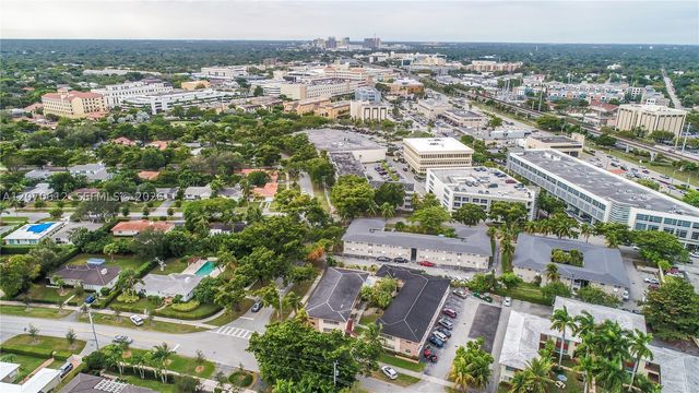 1250 S Alhambra Cir 18, Coral Gables, FL 33146