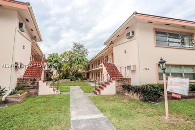1250 S Alhambra Cir 18, Coral Gables, FL 33146