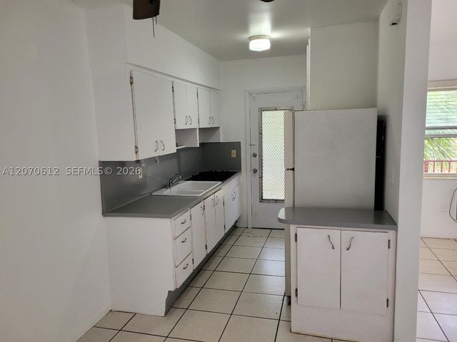 1250 S Alhambra Cir 18, Coral Gables, FL 33146