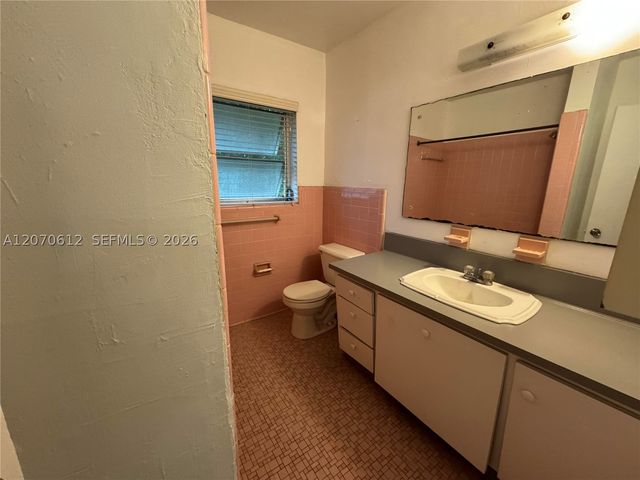 1250 S Alhambra Cir 18, Coral Gables, FL 33146