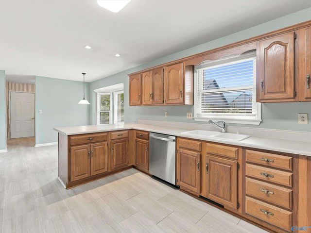 1228 Meadow Park Drive SE, Huntsville, AL 35803