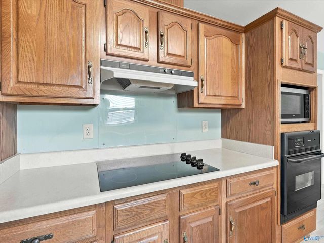 1228 Meadow Park Drive SE, Huntsville, AL 35803