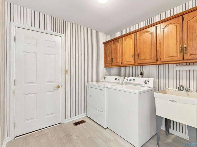 1228 Meadow Park Drive SE, Huntsville, AL 35803