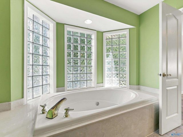 1228 Meadow Park Drive SE, Huntsville, AL 35803