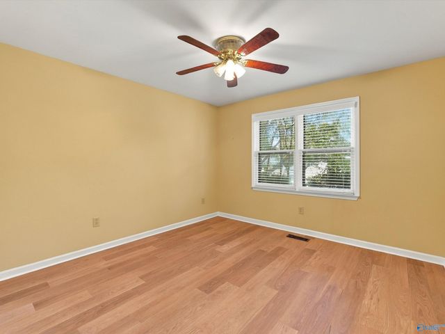 1228 Meadow Park Drive SE, Huntsville, AL 35803