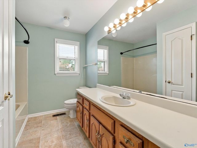 1228 Meadow Park Drive SE, Huntsville, AL 35803