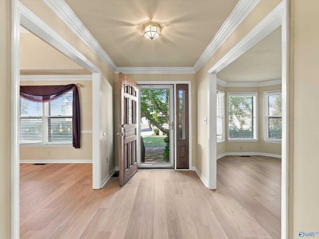 1228 Meadow Park Drive SE, Huntsville, AL 35803
