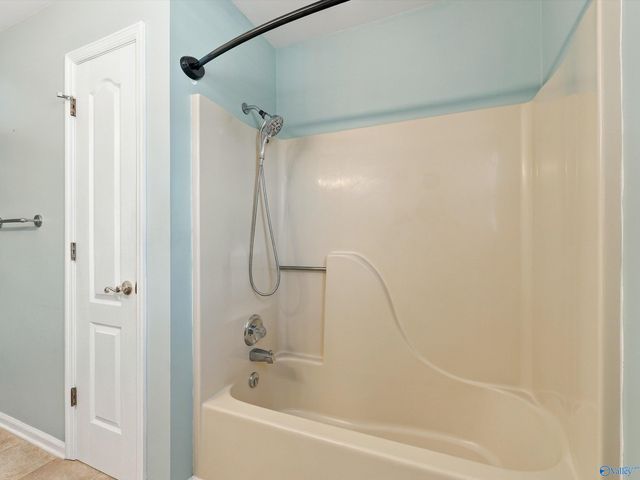 1228 Meadow Park Drive SE, Huntsville, AL 35803