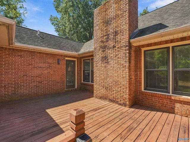1228 Meadow Park Drive SE, Huntsville, AL 35803
