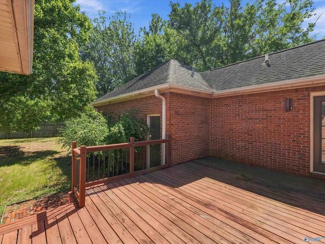1228 Meadow Park Drive SE, Huntsville, AL 35803