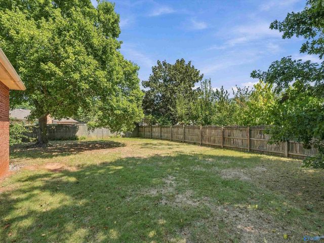 1228 Meadow Park Drive SE, Huntsville, AL 35803