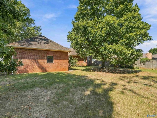 1228 Meadow Park Drive SE, Huntsville, AL 35803
