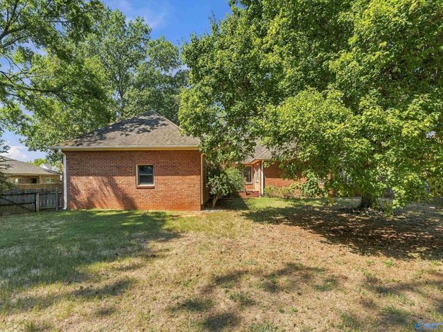1228 Meadow Park Drive SE, Huntsville, AL 35803