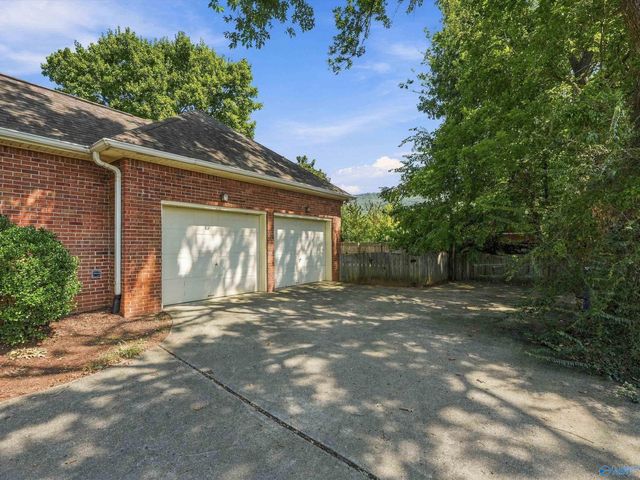 1228 Meadow Park Drive SE, Huntsville, AL 35803