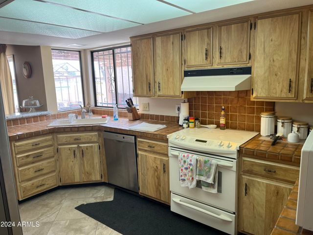 26005 S HOWARD Drive, Sun Lakes, AZ 85248