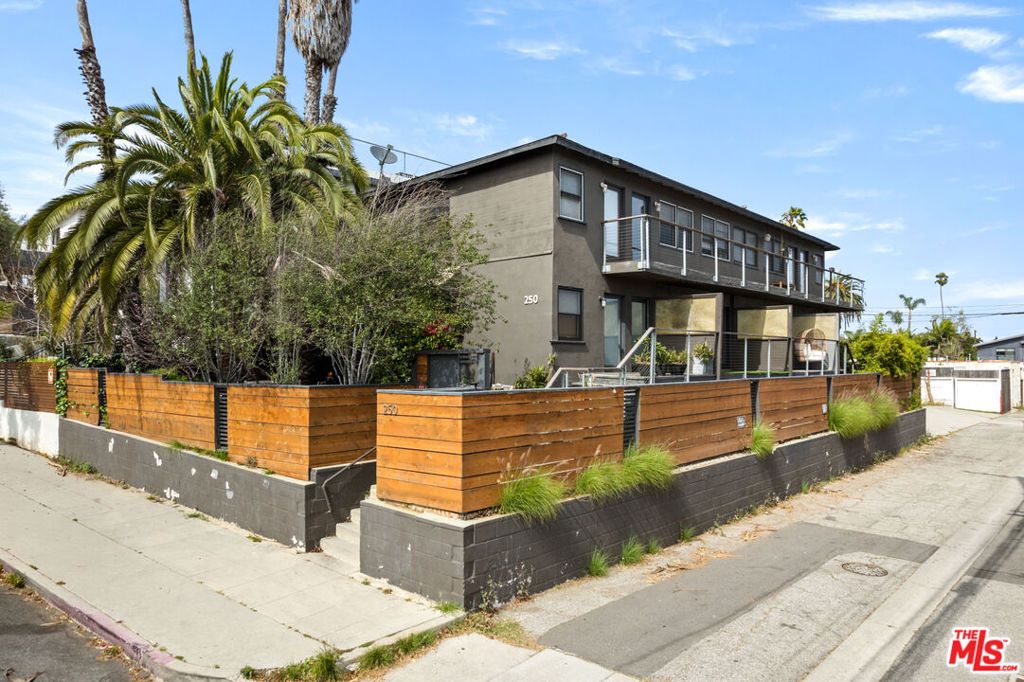 250 3rd Avenue, Venice, CA 90291