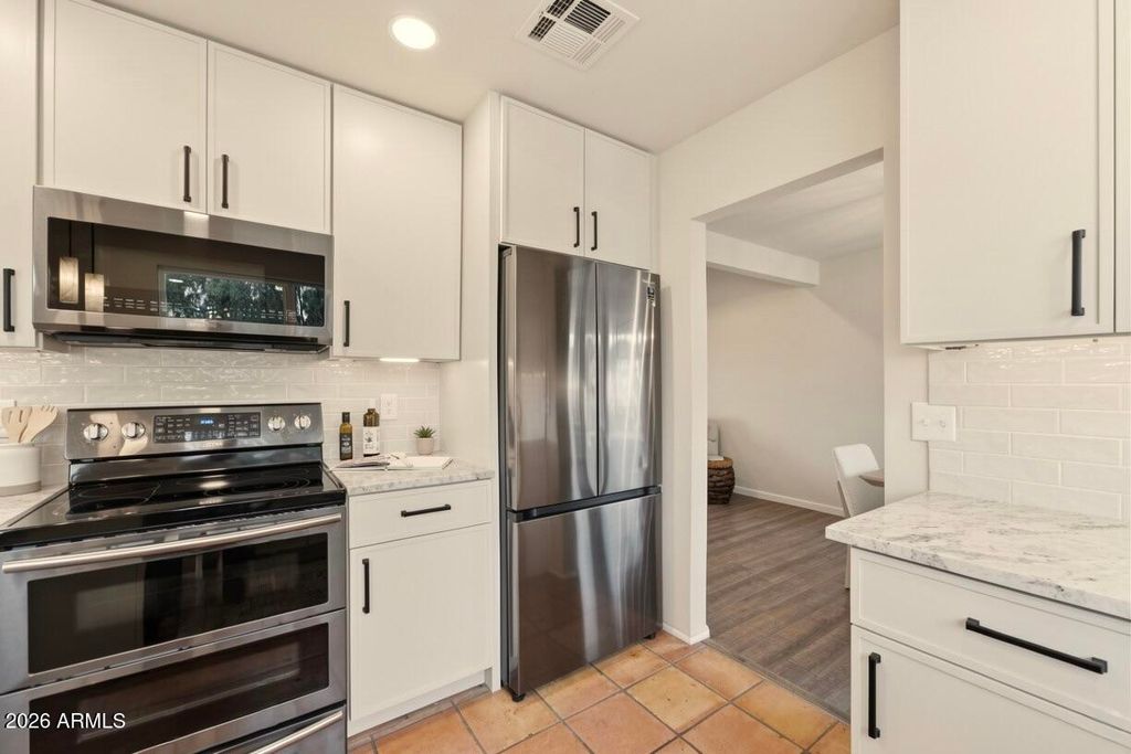 Image 15 of property listing at 1802 E CROCUS Drive, Phoenix, AZ 85022
