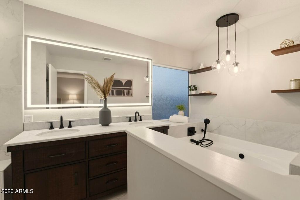 Image 9 of property listing at 1802 E CROCUS Drive, Phoenix, AZ 85022
