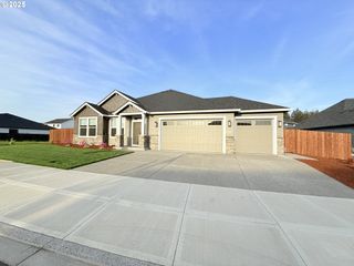 8015 Ne 172ND Ave, Vancouver, WA 98682