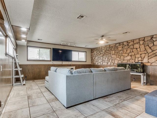 828 Briarlane Road, Del City, OK 73115