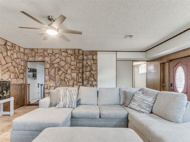 828 Briarlane Road, Del City, OK 73115