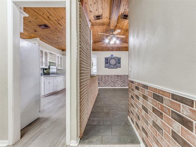 828 Briarlane Road, Del City, OK 73115