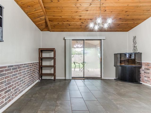 828 Briarlane Road, Del City, OK 73115