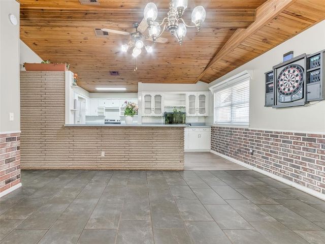 828 Briarlane Road, Del City, OK 73115
