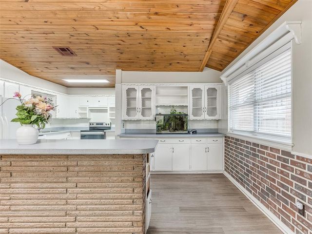828 Briarlane Road, Del City, OK 73115