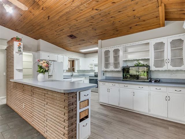 828 Briarlane Road, Del City, OK 73115